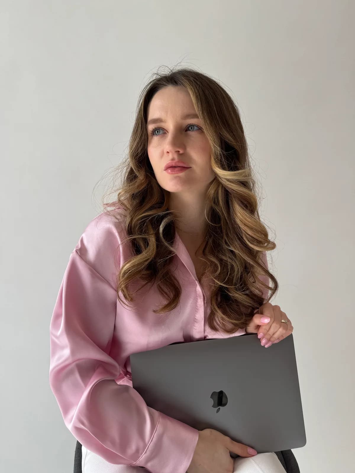 Yulia offering personal guidance for families raising children with multiple languages