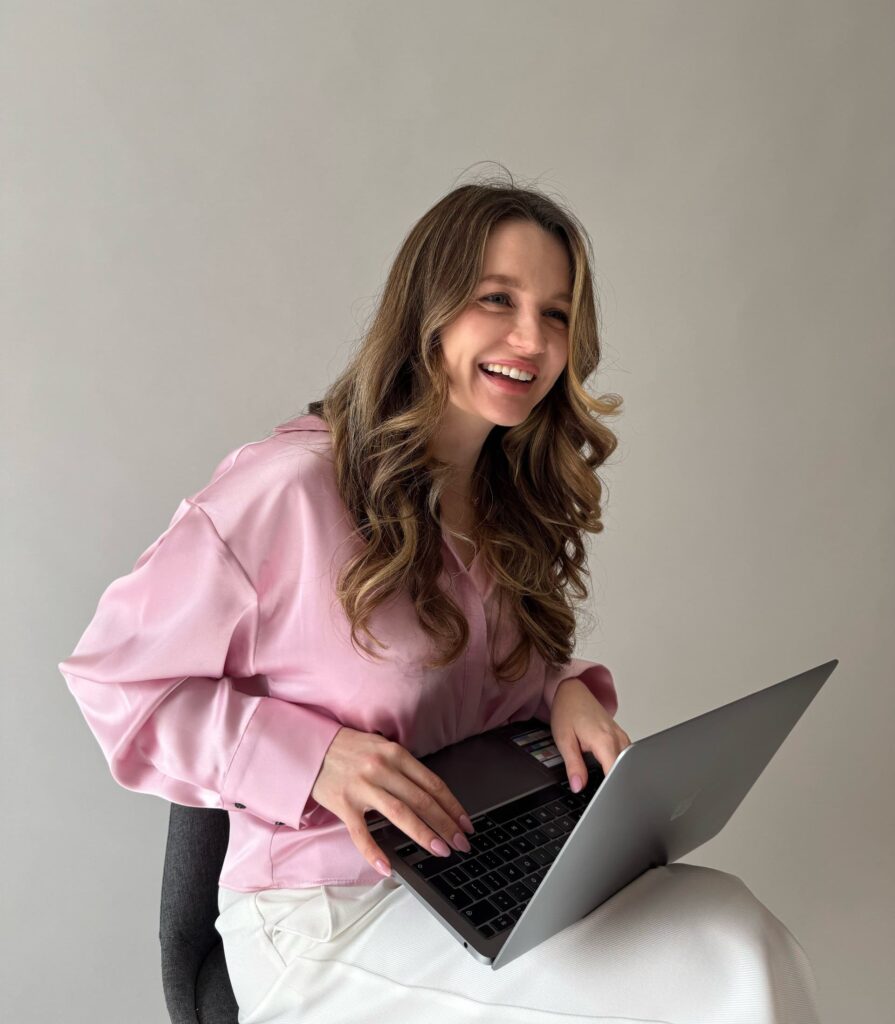 Yulia, bilingual education consultant, working with families online